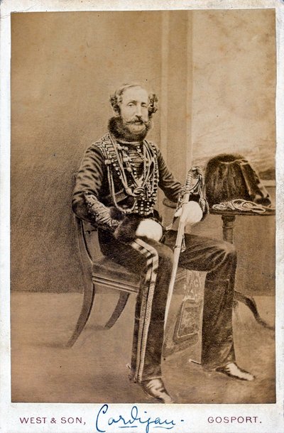 Lord Cardigan (1797-1868) in der Uniform des Oberst, 11. (Prince Alberts Own) Regiment der Husaren, 1855 von English Photographer